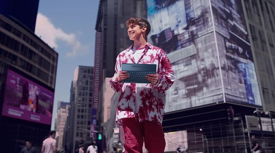 Lenovo Yoga Book 9i Gen 10 (14″ Intel) view 9